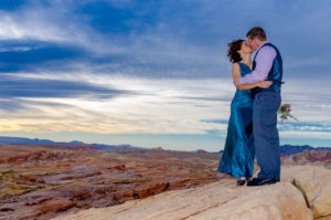 Photographers of Las Vegas - Wedding Photography - wedding couple kiss on overlook at Valley of fire
