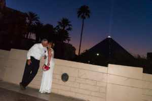 Photographers of Las Vegas - Vegas Strip Tour Photography - couple kiss Luxor pyramid background
