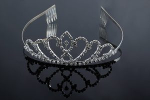 Photographers Of Las Vegas - Commercial Photography - Crown with diamonds black base reflector