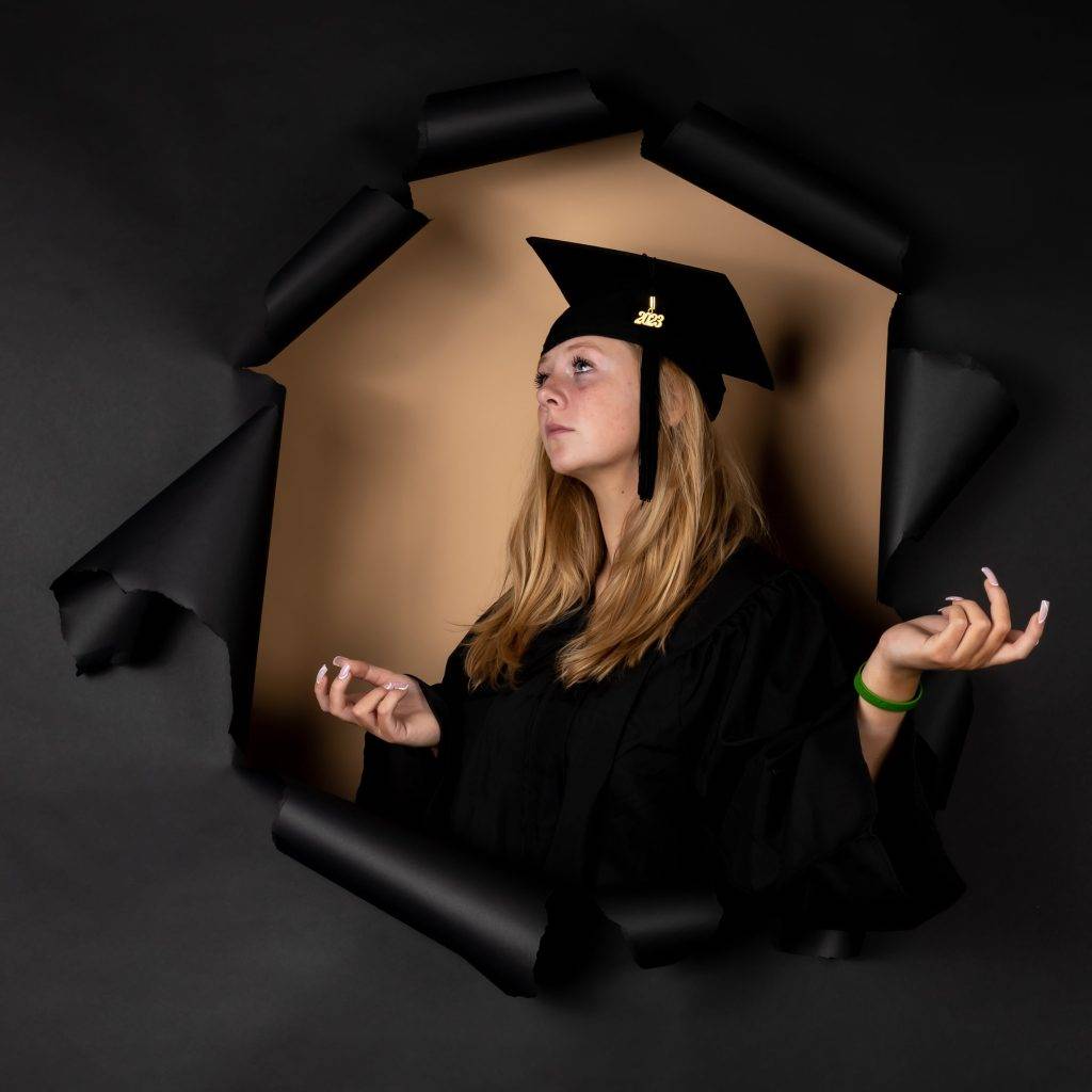 Photographers of Las Vegas Whether you want a studio photoshoot or outdoor photoshoot, PhotographersLV has got the package for you. 3