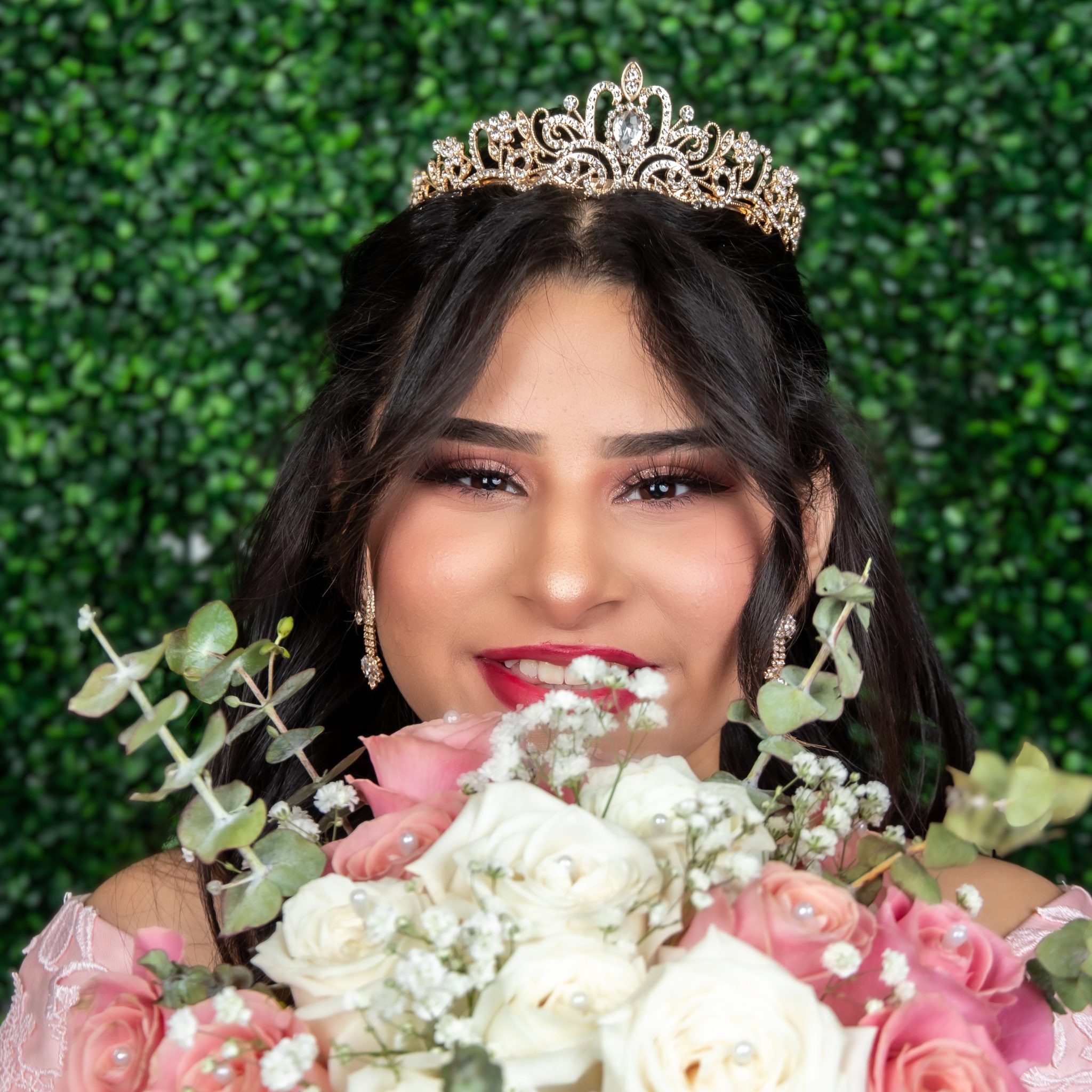 Photographers of Las Vegas Photographers Of Las Vegas Photographers of Las Vegas focus of every shoot is capturing your vision. We work together to bring your memories to life. 11