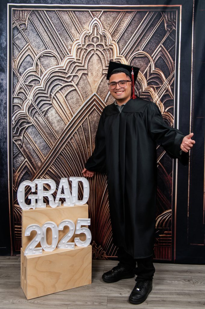 Photographers of Las Vegas Whether you want a studio photoshoot or outdoor photoshoot, PhotographersLV has got the package for you. 17