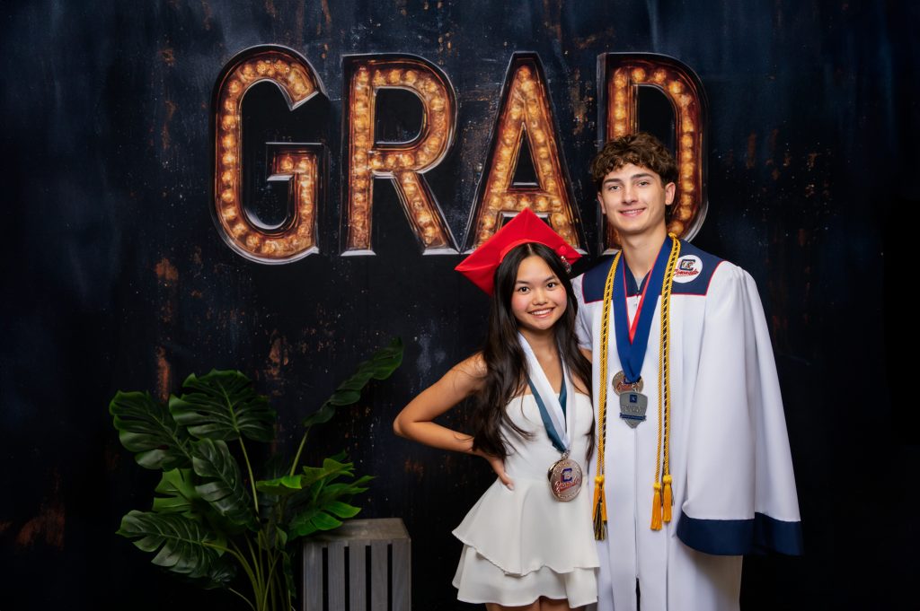 Photographers of Las Vegas Whether you want a studio photoshoot or outdoor photoshoot, PhotographersLV has got the package for you. 25