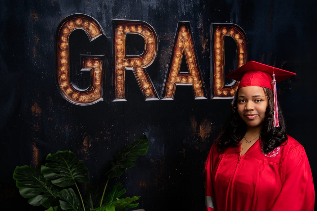 Photographers of Las Vegas Whether you want a studio photoshoot or outdoor photoshoot, PhotographersLV has got the package for you. 5