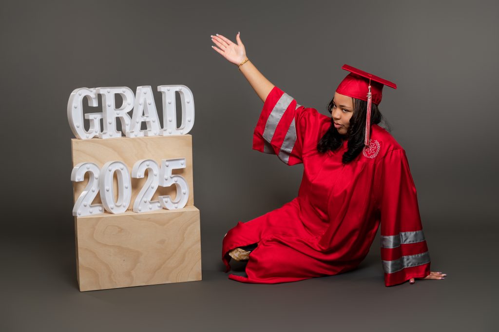 Photographers of Las Vegas Whether you want a studio photoshoot or outdoor photoshoot, PhotographersLV has got the package for you. 1