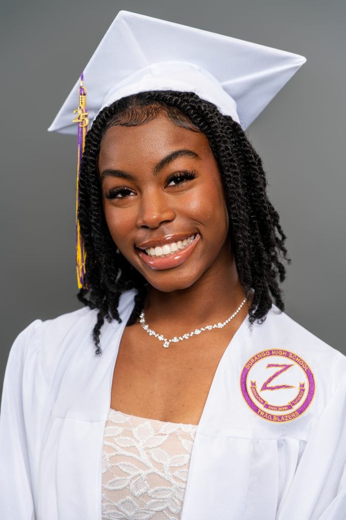 Photographers of Las Vegas Whether you want a studio photoshoot or outdoor photoshoot, PhotographersLV has got the package for you. 29