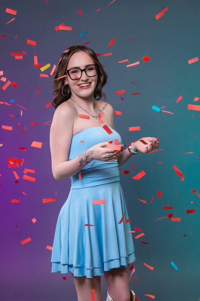 Photographers of Las Vegas Whether you want a studio photoshoot or outdoor photoshoot, PhotographersLV has got the package for you. 37