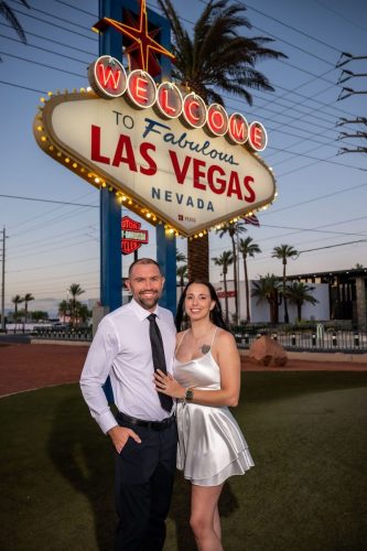 Photographers Of Las Vegas - Wedding Photography- Vegas Sign Photo Tour